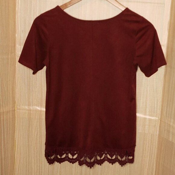 Maurices Womens Dark Red Short Sleeve Suede Feel Top Lace Trim Small - Picture 2 of 7